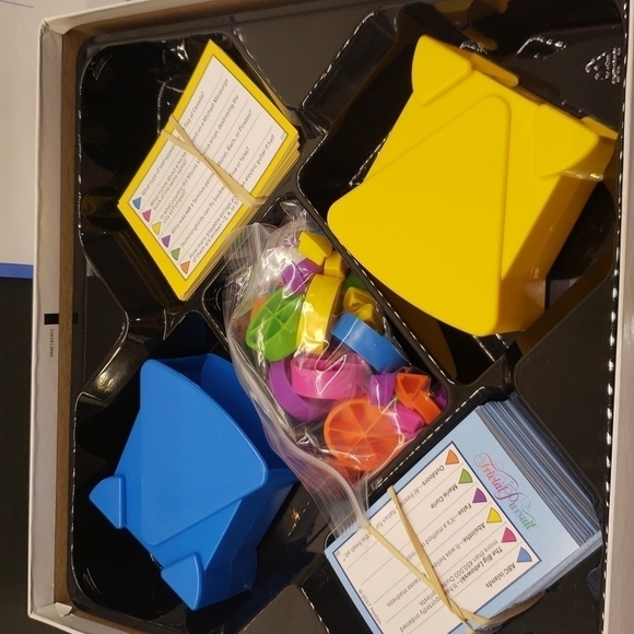 Hasbro Gaming Trivial Pursuit Family Edition Ages 8+ 2 or more players … - Picture 9 of 9